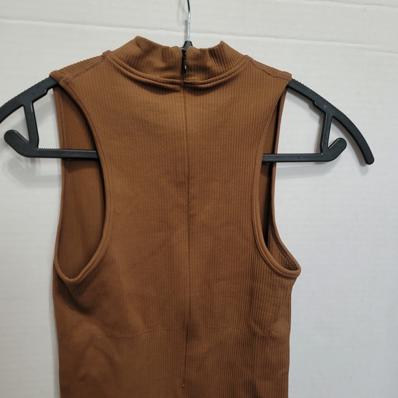 Elegant OQQ Women's Yoga Brown Sleeveless Jumpsuit Workout Ribbed High Neck Top - Picture 6 of 9